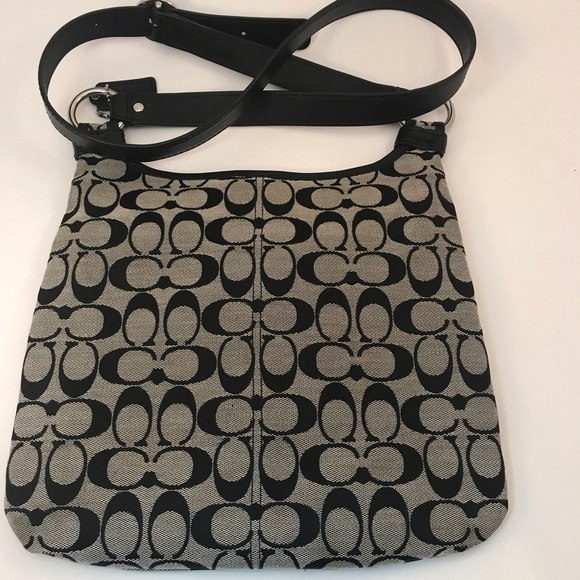 Coach Penelope Crossbody EUC - Picture 6 of 13